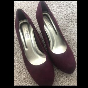 Comfy, stylish plum heels size 6